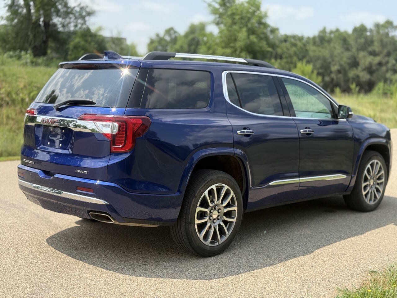 Used 2023 GMC Acadia Denali AWD/4WD image 8