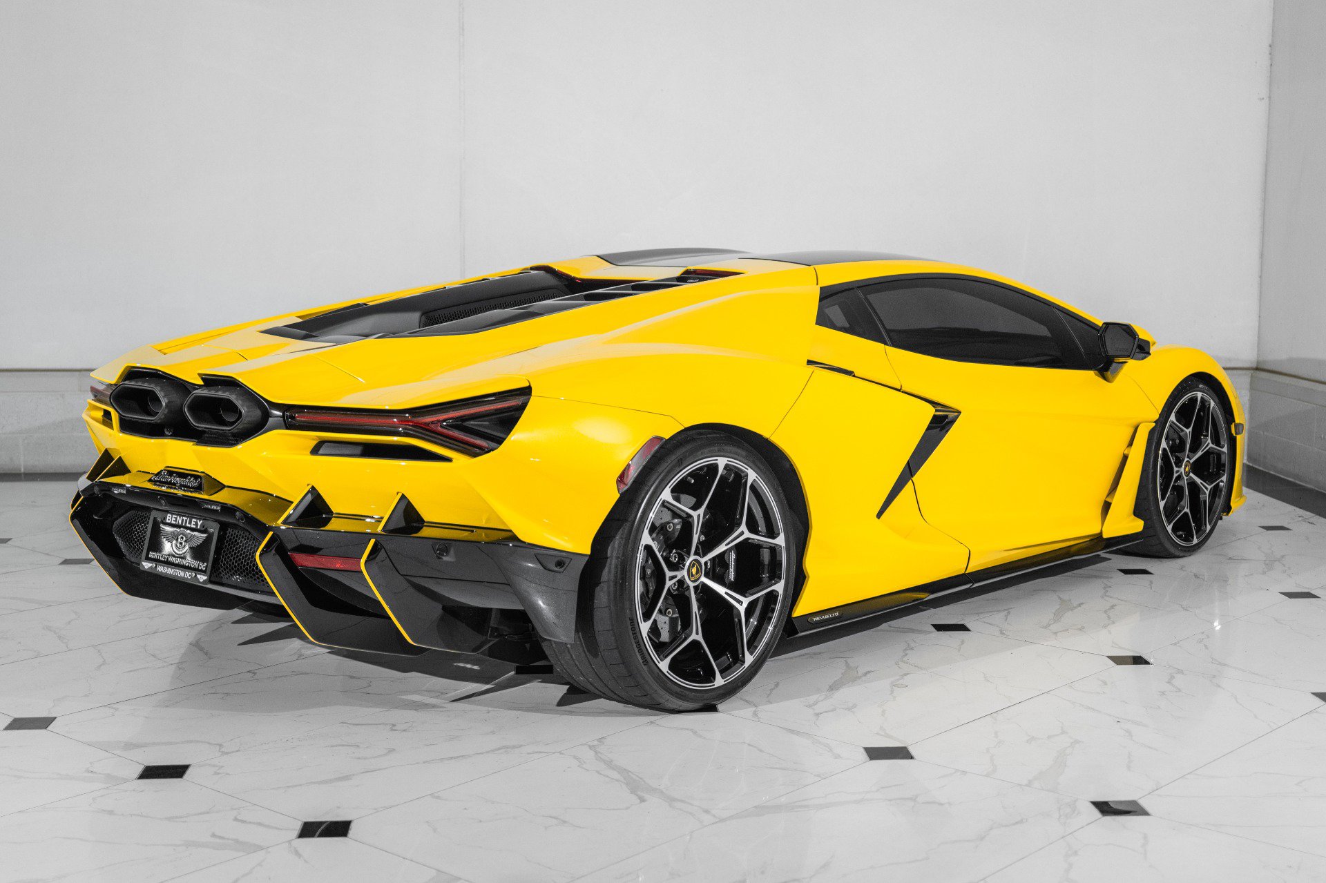 Used 2024 Lamborghini Revuelto image 9