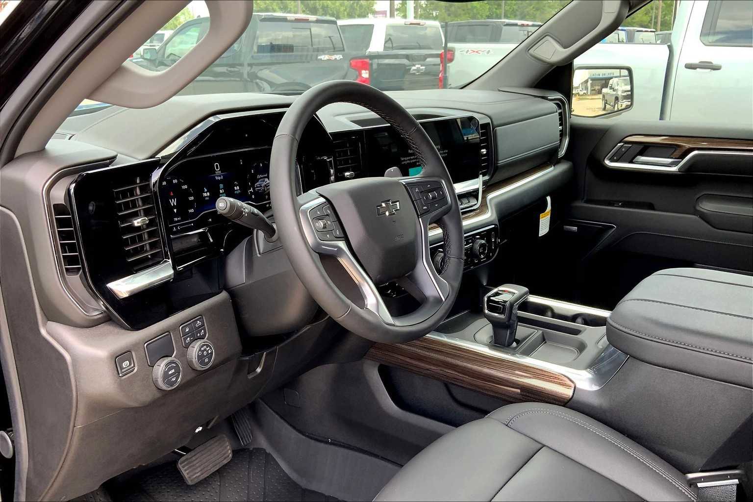 Used 2025 Chevrolet Silverado 1500 RST w/ Redline Edition RWD image 9