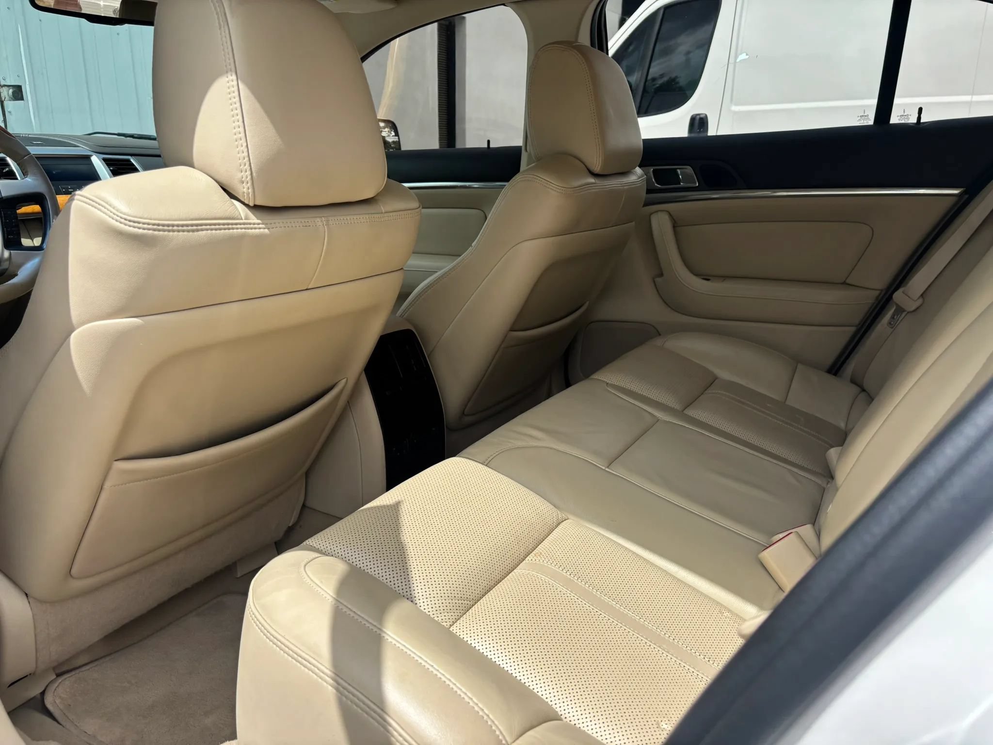 Used 2011 Lincoln MKS FWD image 51