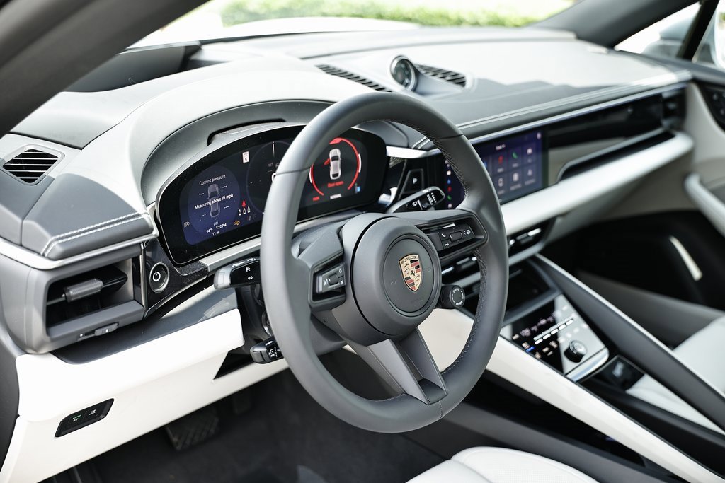 New 2025 Porsche Macan 4 Electric image 4