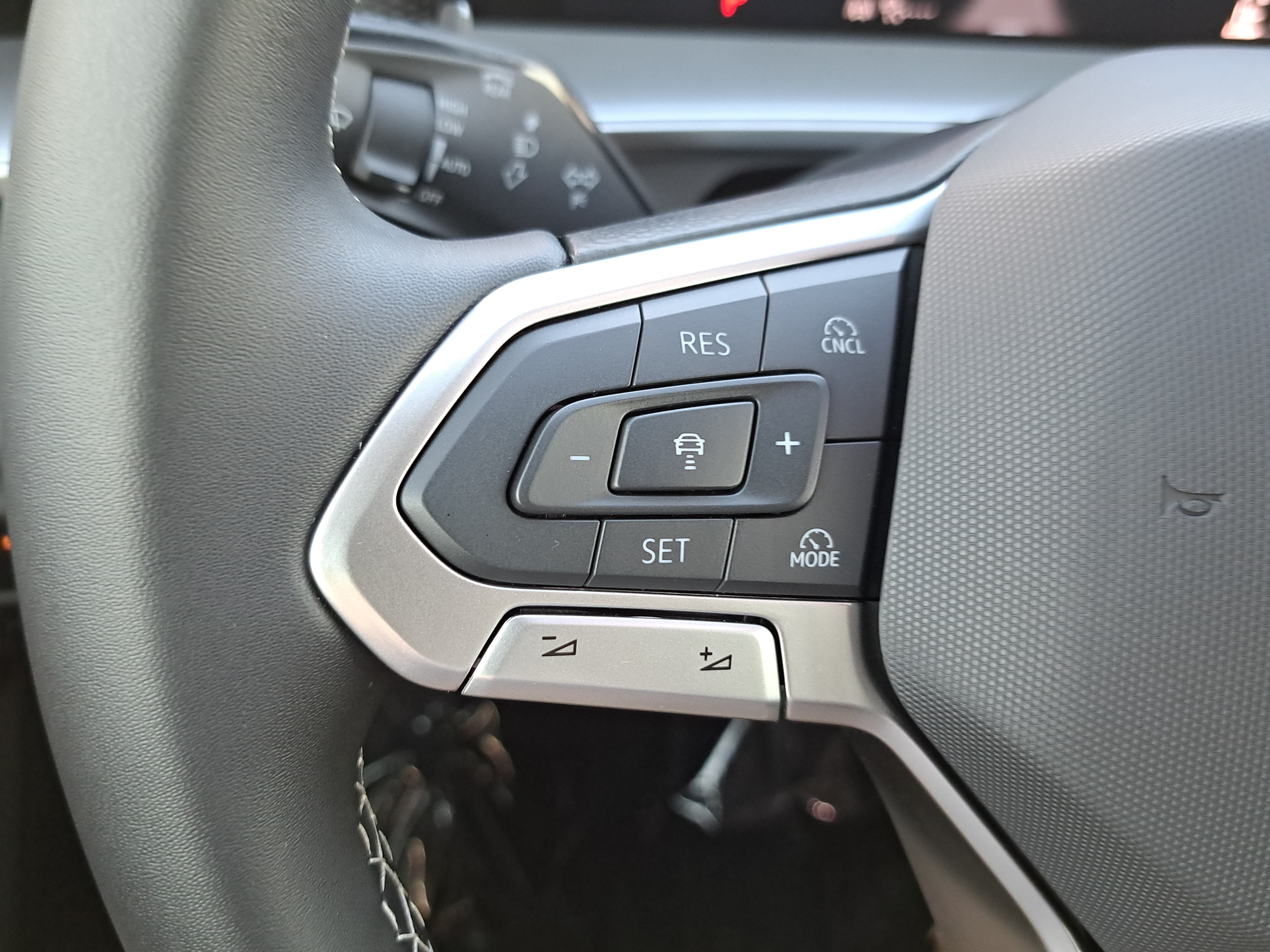 Used 2026 Volkswagen Tiguan SE FWD image 18