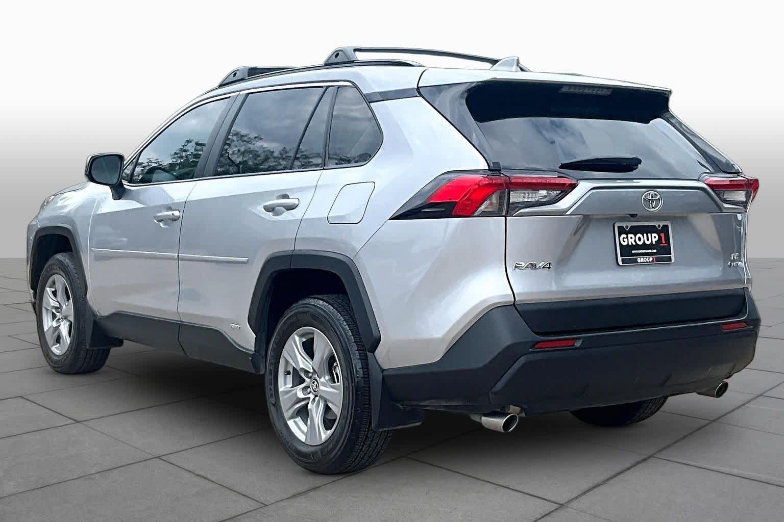 Used 2025 Toyota RAV4 LE AWD/4WD image 12