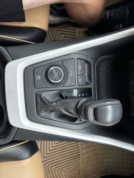 Used 2020 Toyota RAV4 XLE image 13