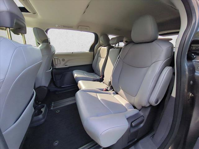Used 2022 Toyota Sienna XLE w/ XLE Plus Package FWD image 22