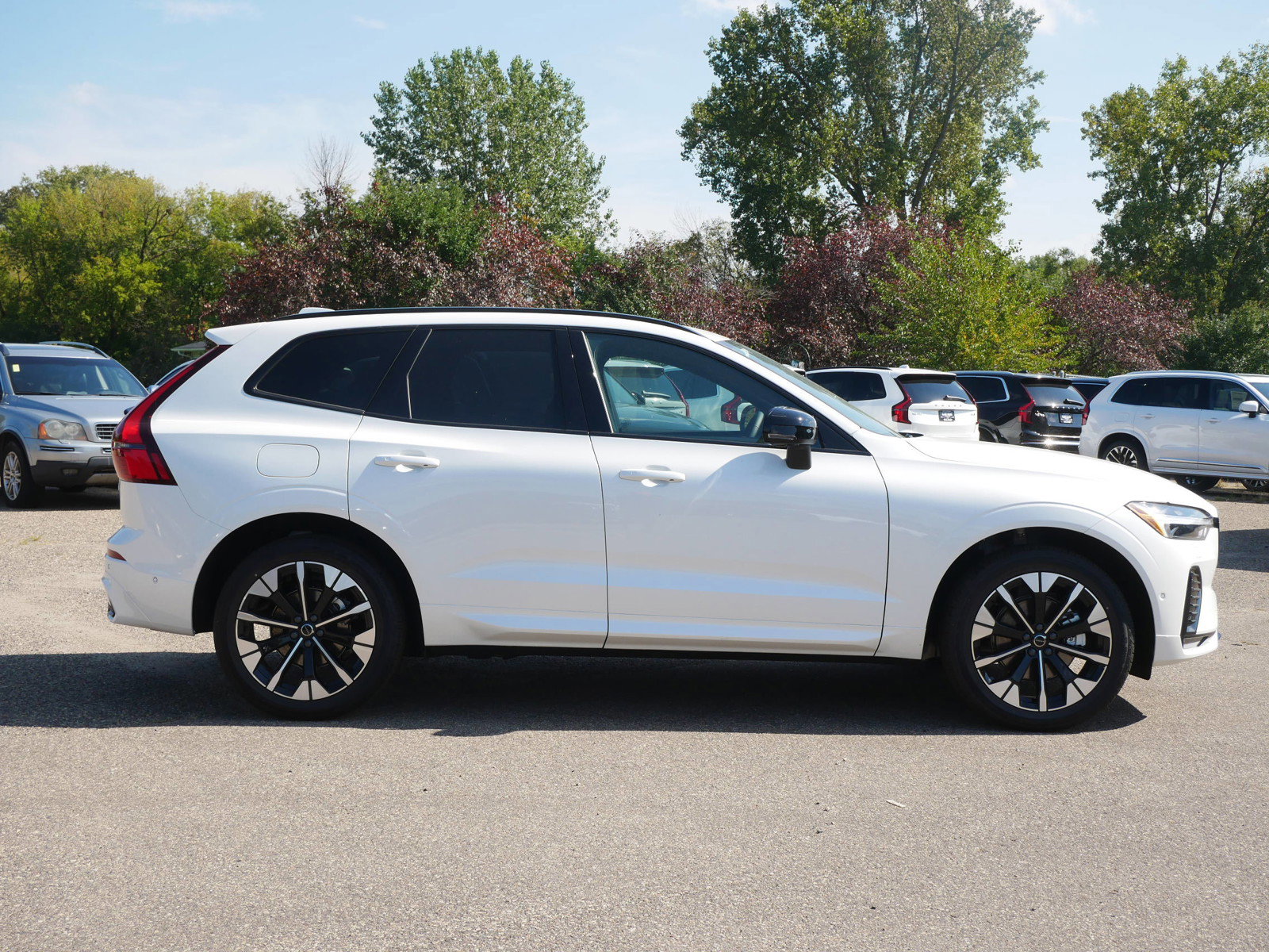 New 2026 Volvo XC60 B5 Plus w/ Climate Package AWD/4WD image 2