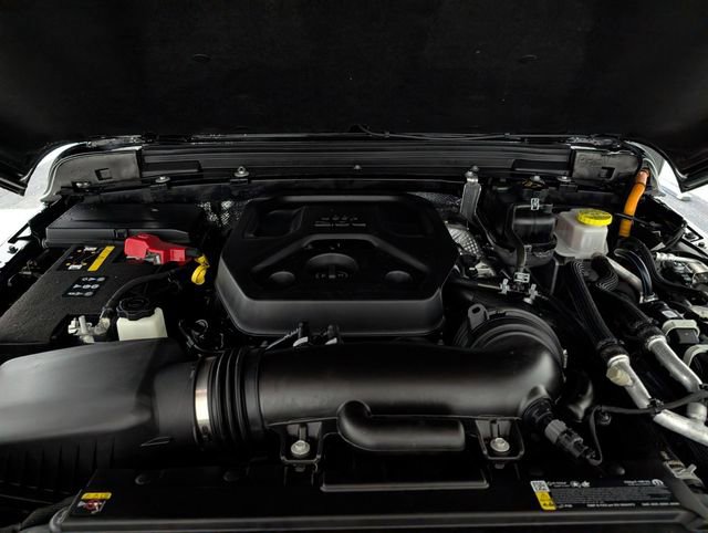 Used 2025 Jeep Wrangler Unlimited Sahara AWD/4WD image 27
