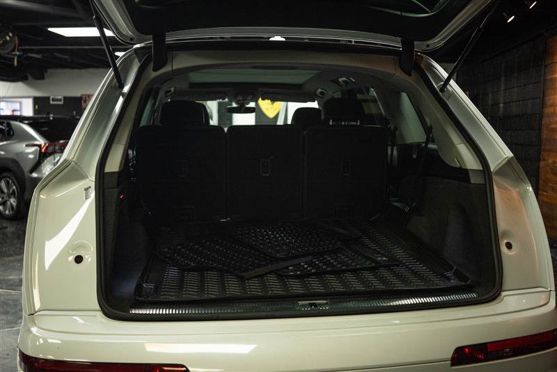 Used 2017 Audi Q7 3.0T Premium Plus w/ Premium Plus Package AWD/4WD image 7