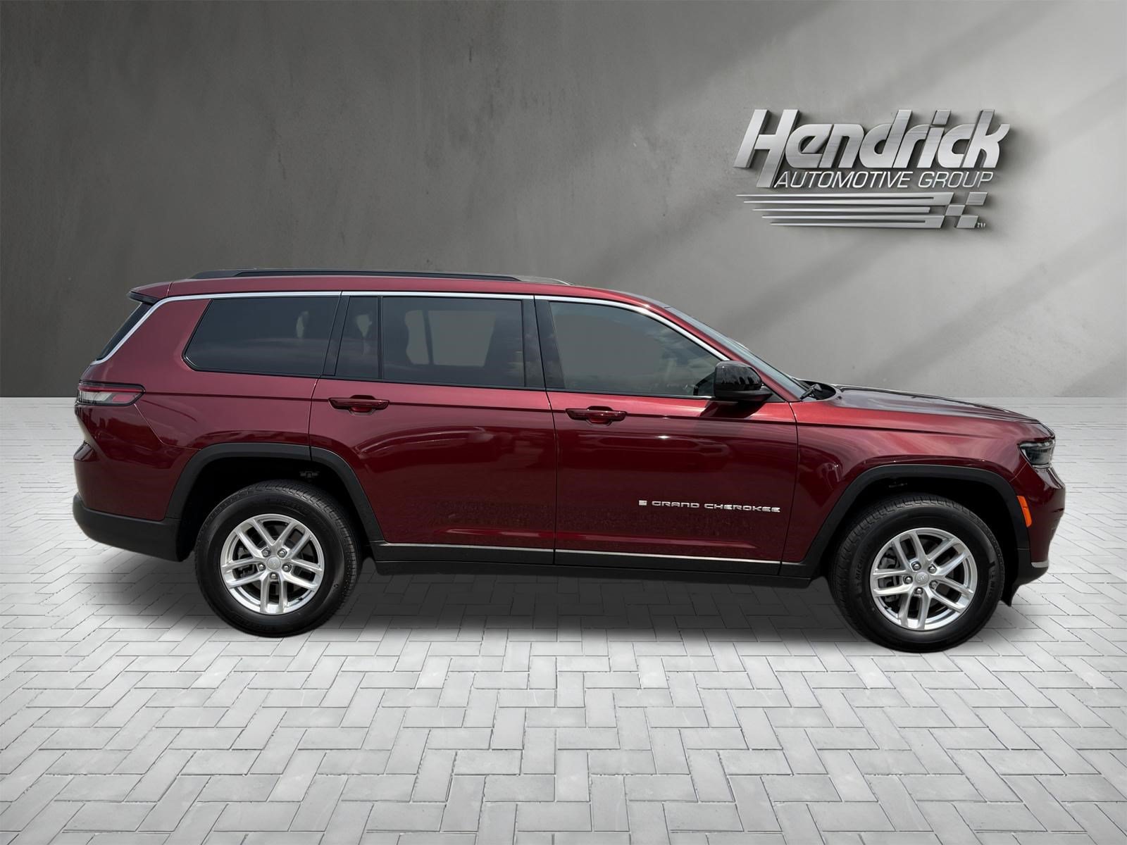 Used 2025 Jeep Grand Cherokee L Laredo RWD image 10