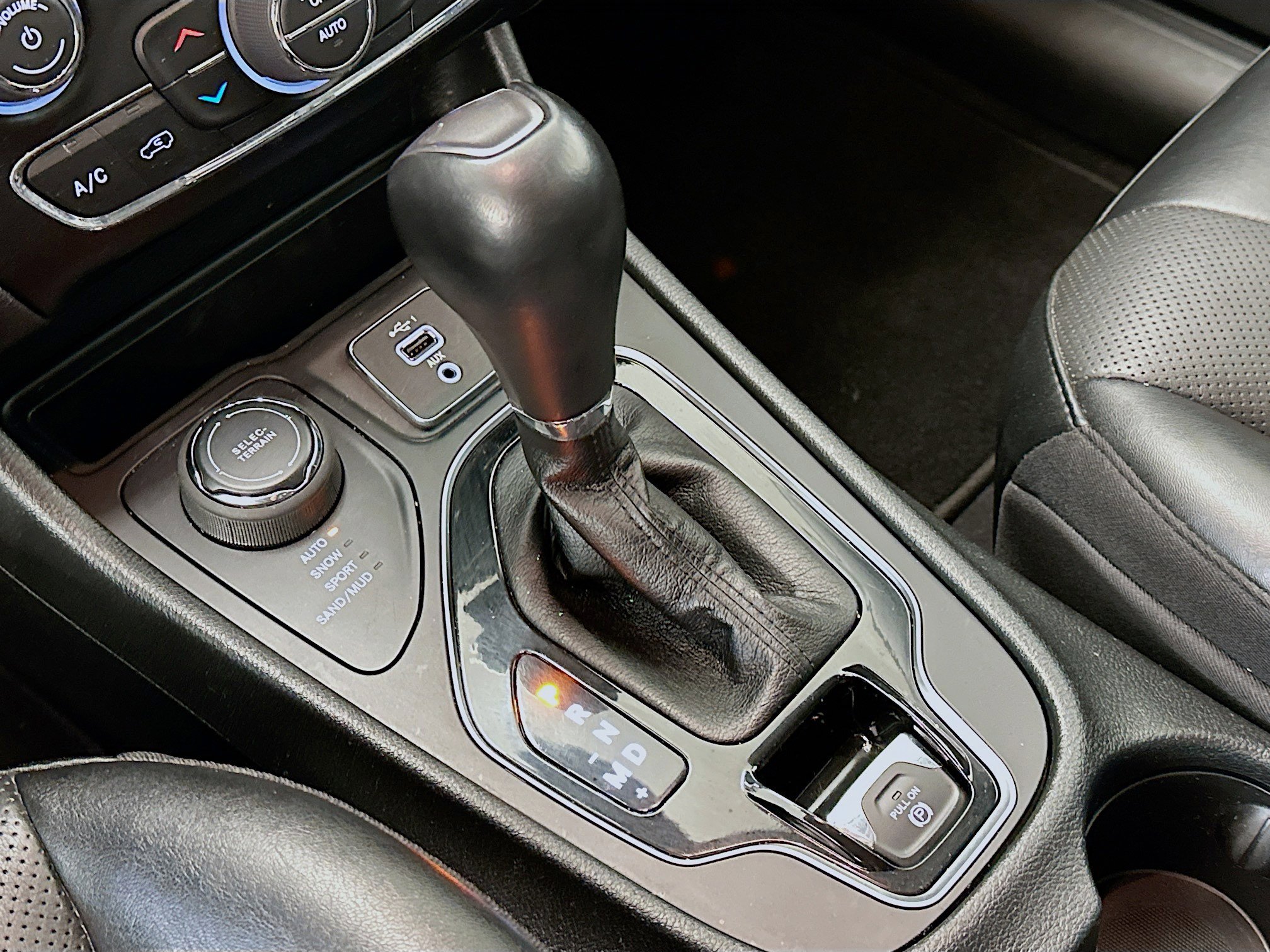 Used 2023 Jeep Cherokee Altitude Lux image 25