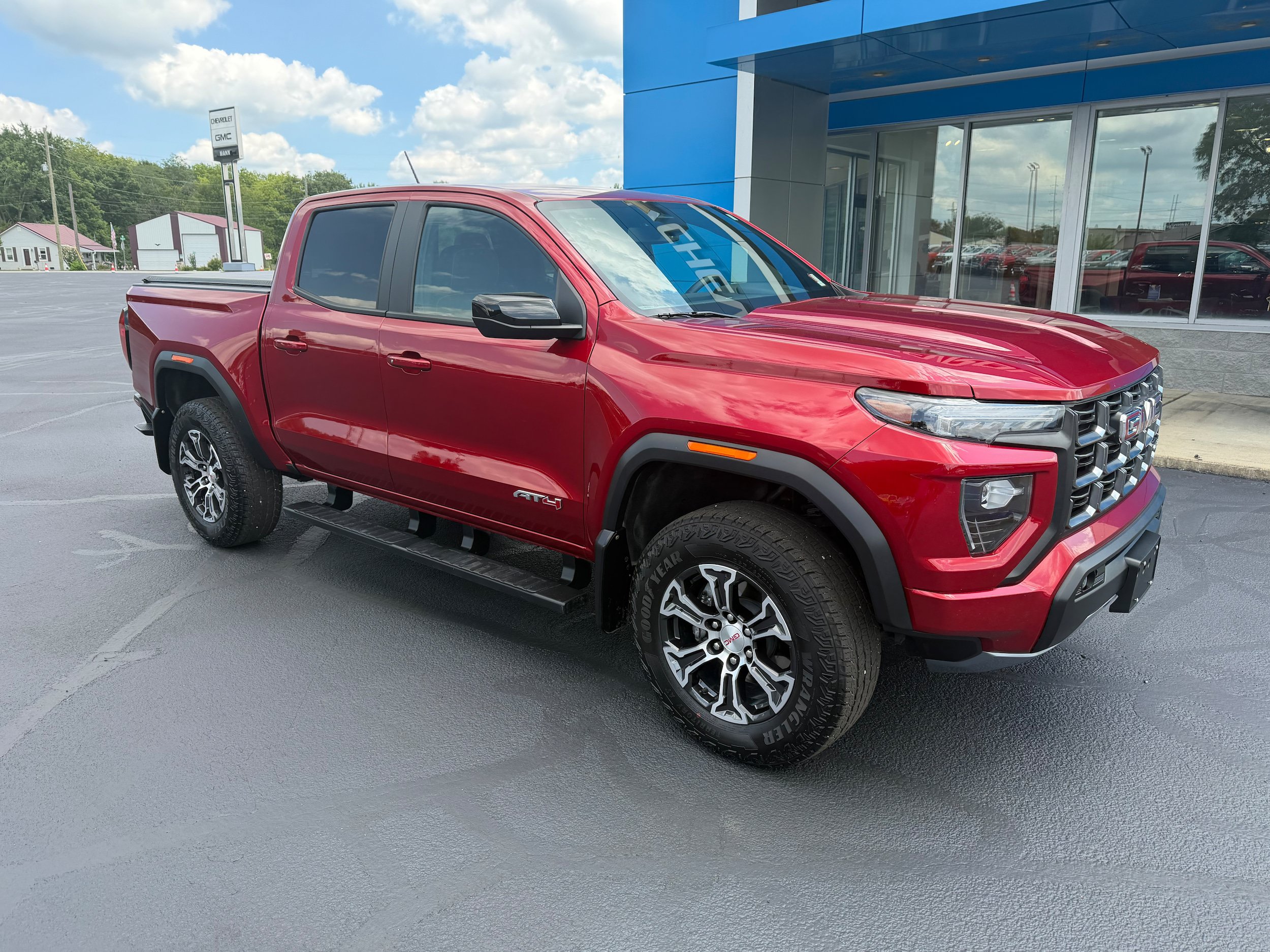 Used 2024 GMC Canyon AT4 w/ AT4 Premium Package AWD/4WD image 3