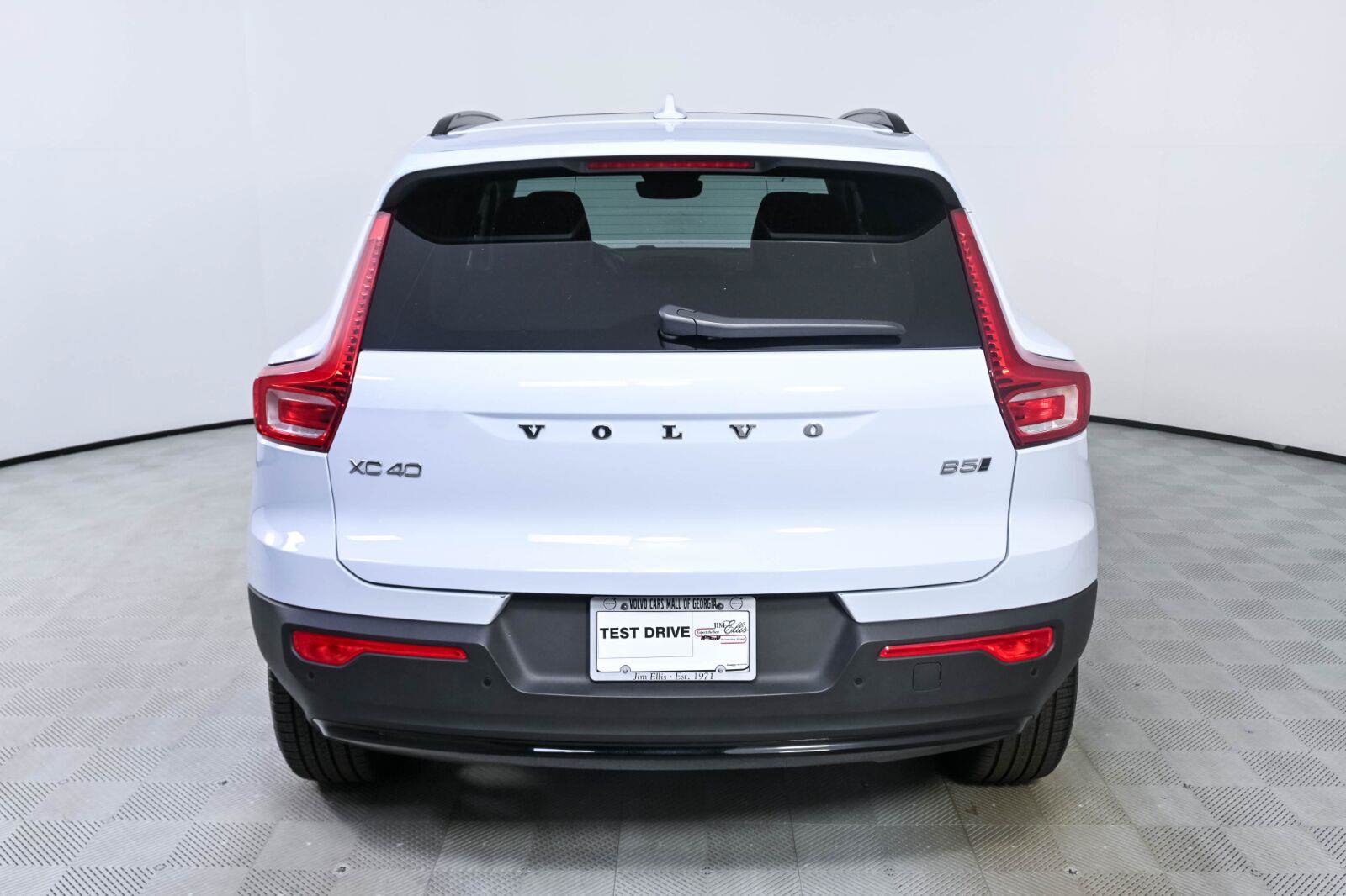 Certified 2026 Volvo XC40 B5 Plus AWD/4WD image 30