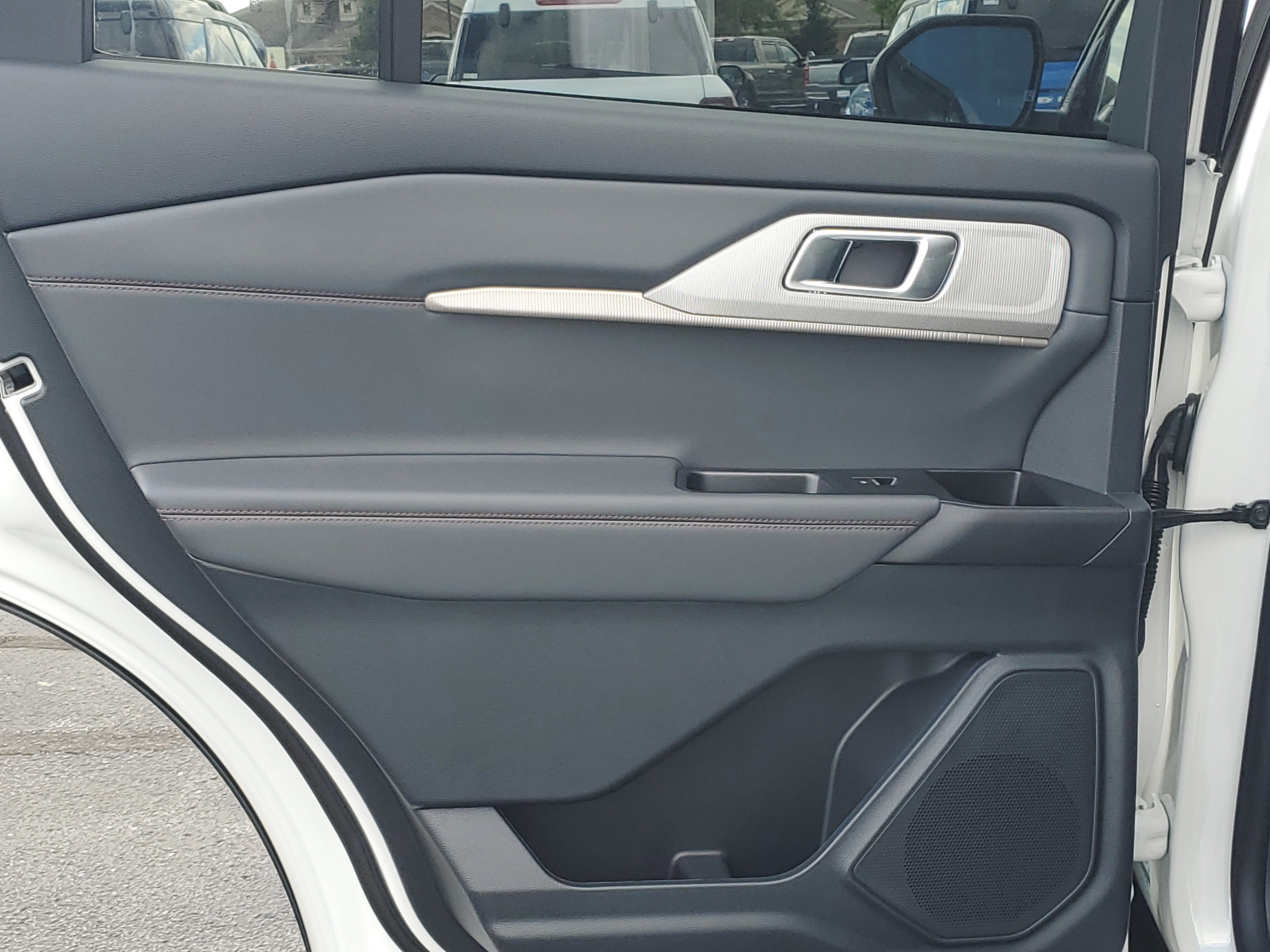 New 2025 Ford Explorer Active w/ Active Comfort Package image 9
