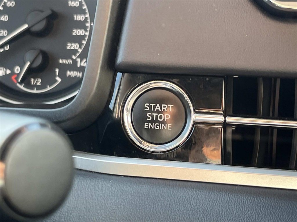 Used 2024 Mitsubishi Outlander FWD image 25