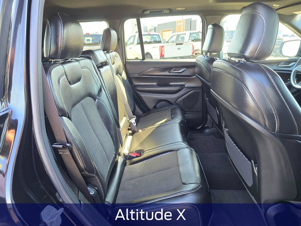 Used 2025 Jeep Grand Cherokee Altitude AWD/4WD image 15