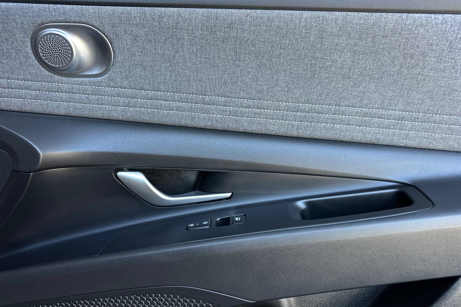 Used 2025 Hyundai Elantra Limited FWD image 21