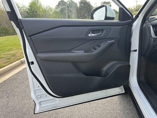 Certified 2025 Nissan Rogue SL w/ Tech Package image 11