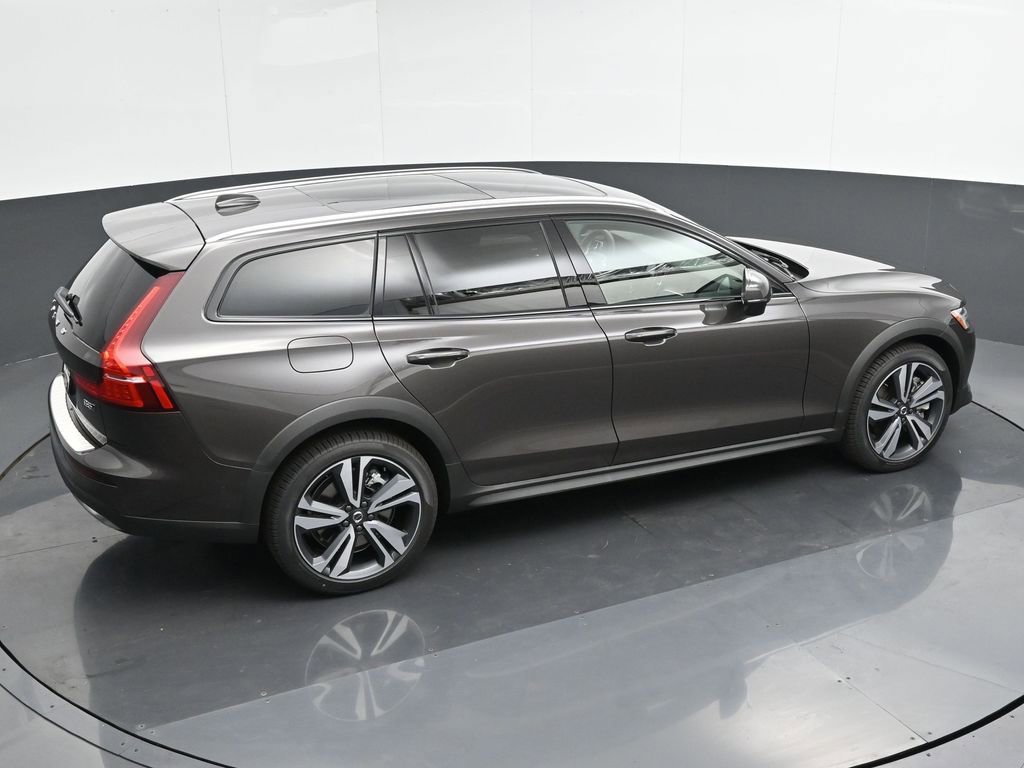 New 2025 Volvo V60 B5 Cross Country Plus w/ Protection Package Premier image 33