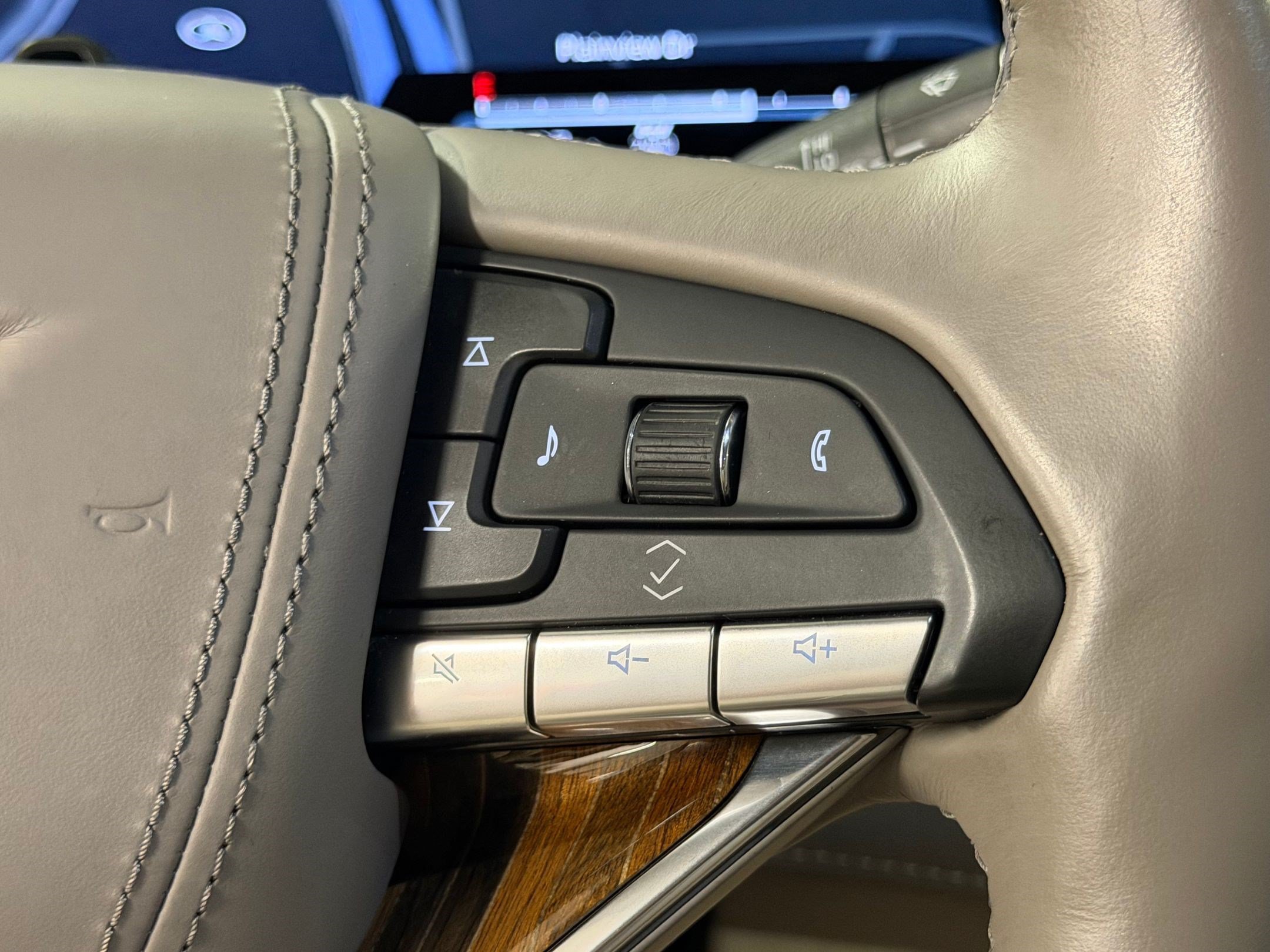 Certified 2023 Cadillac Escalade Sport Platinum w/ LPO, ONYX Package AWD/4WD image 38
