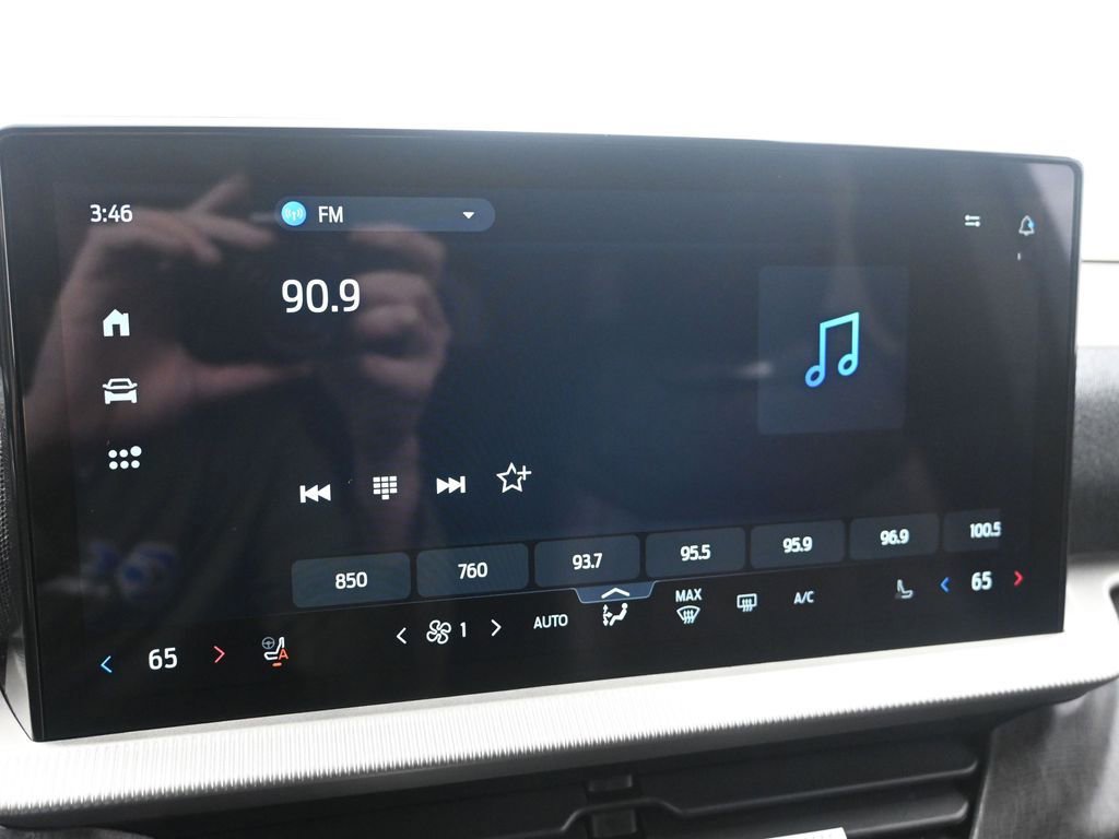 Used 2025 Ford Explorer Platinum w/ LUX Leather Package image 19