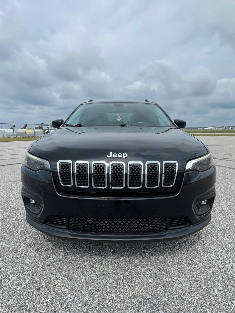 Used 2019 Jeep Cherokee Latitude Plus FWD image 2
