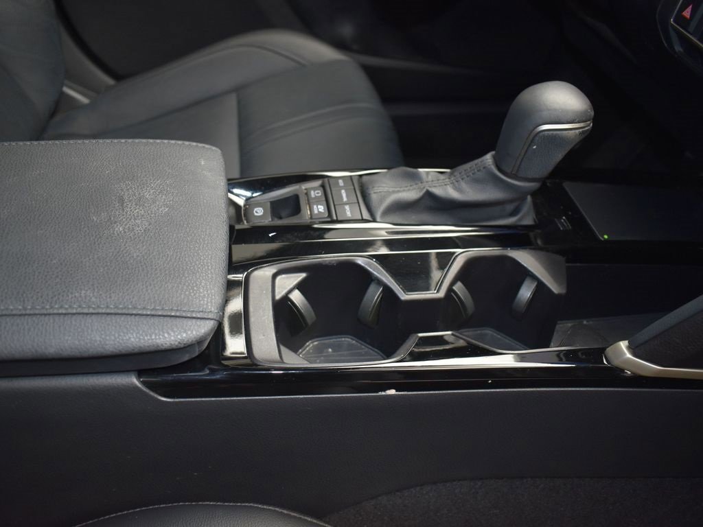 Used 2025 Toyota Camry XSE image 28