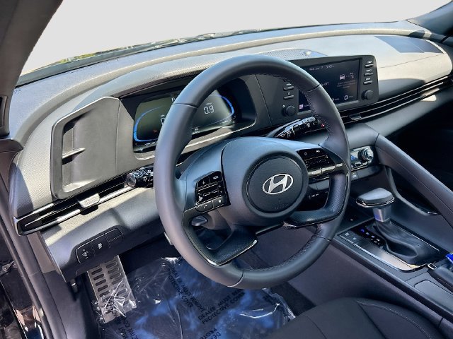 Used 2025 Hyundai Elantra Sport FWD image 6
