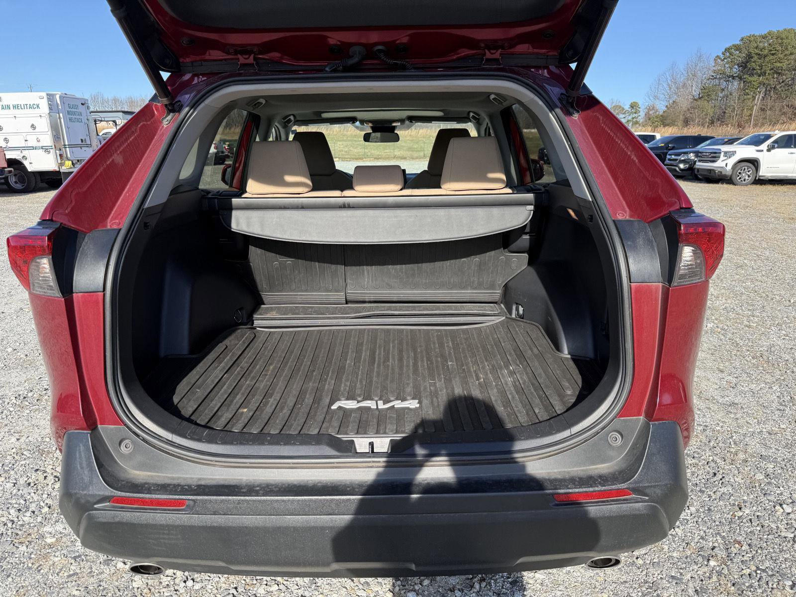 Used 2020 Toyota RAV4 XLE image 19