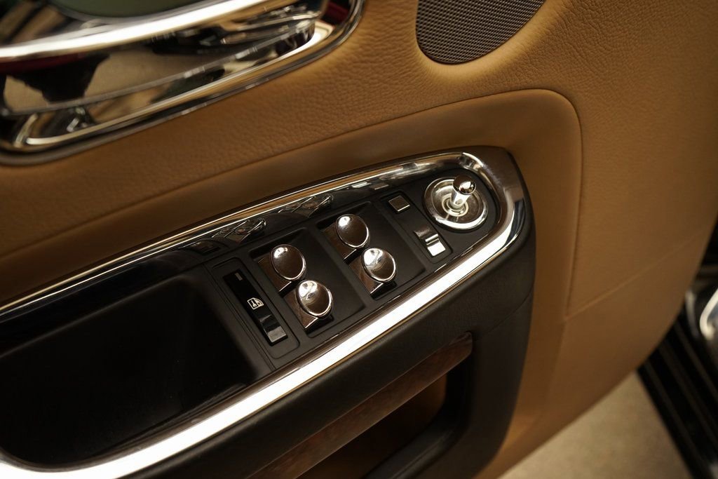 Used 2013 Rolls-Royce Ghost image 26
