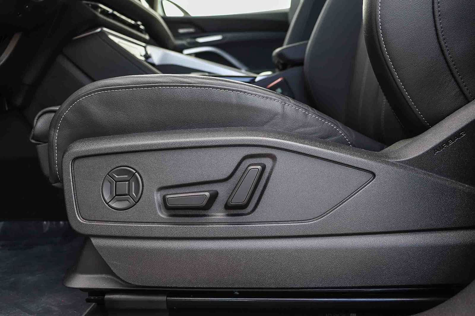 Used 2025 Audi Q5 Premium Plus w/ Premium Plus image 25