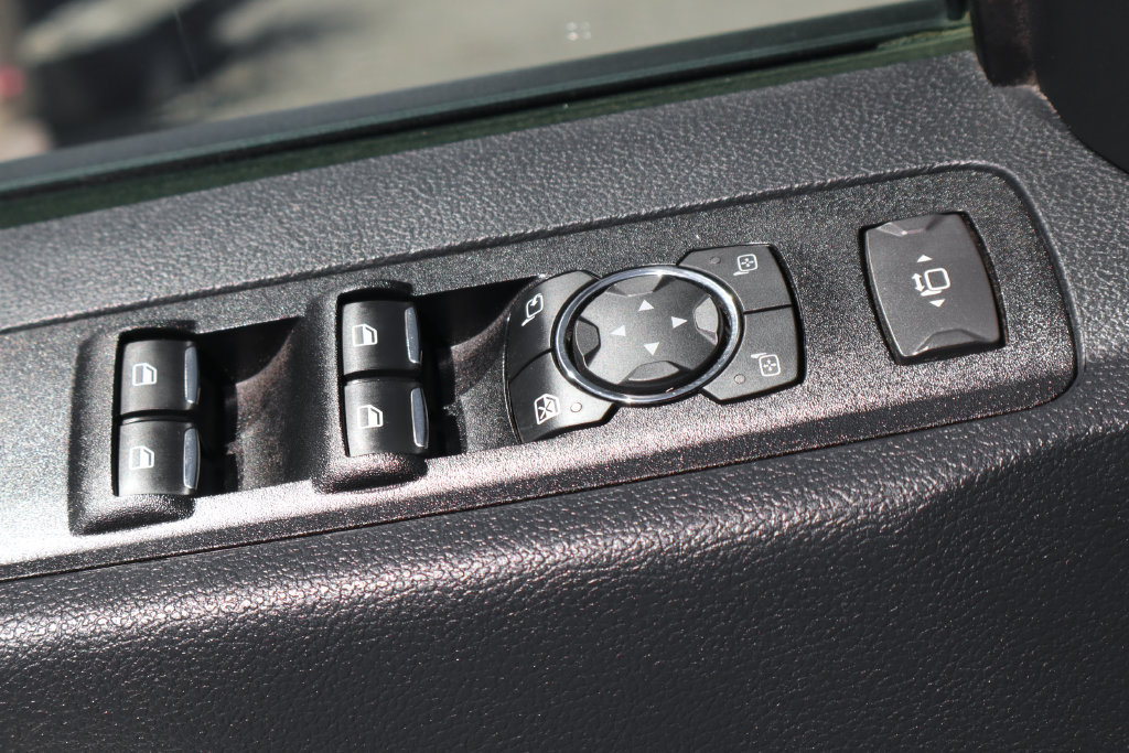 Used 2022 Ford F350 Lariat w/ Black Appearance Package AWD/4WD image 17