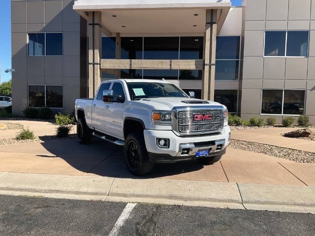 Used 2019 GMC Sierra 2500 Denali w/ Duramax Plus Package AWD/4WD image 2