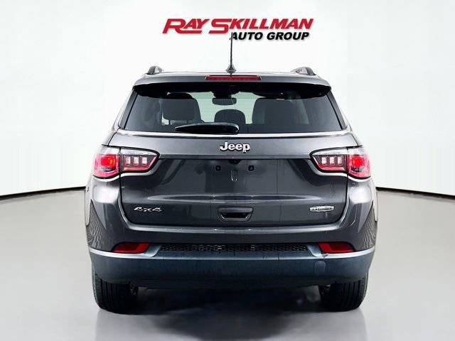 Used 2022 Jeep Compass Latitude w/ Sun and Sound Group AWD/4WD image 6