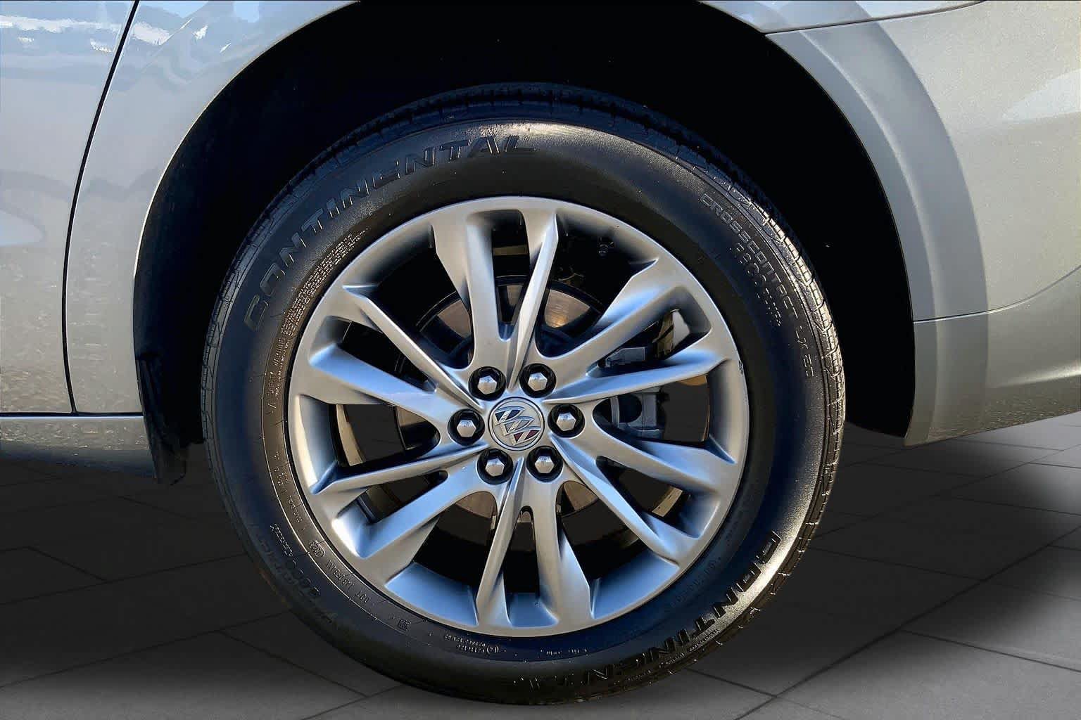 Used 2024 Buick Enclave Avenir w/ Avenir Technology Package FWD image 10