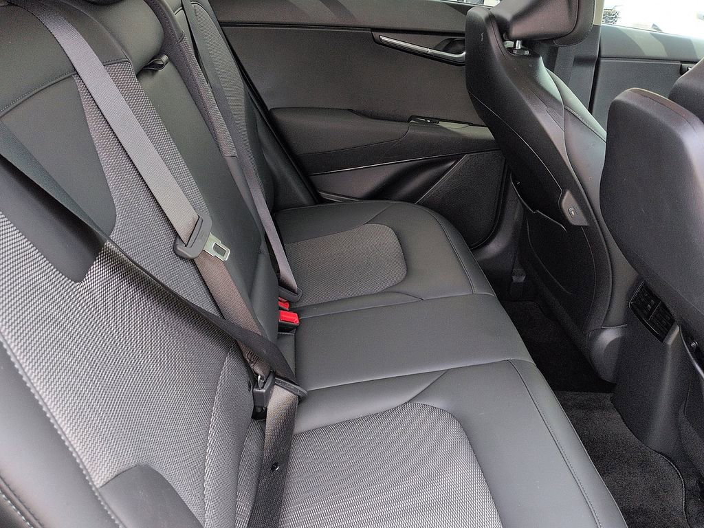 Used 2024 Kia Niro EX FWD image 8