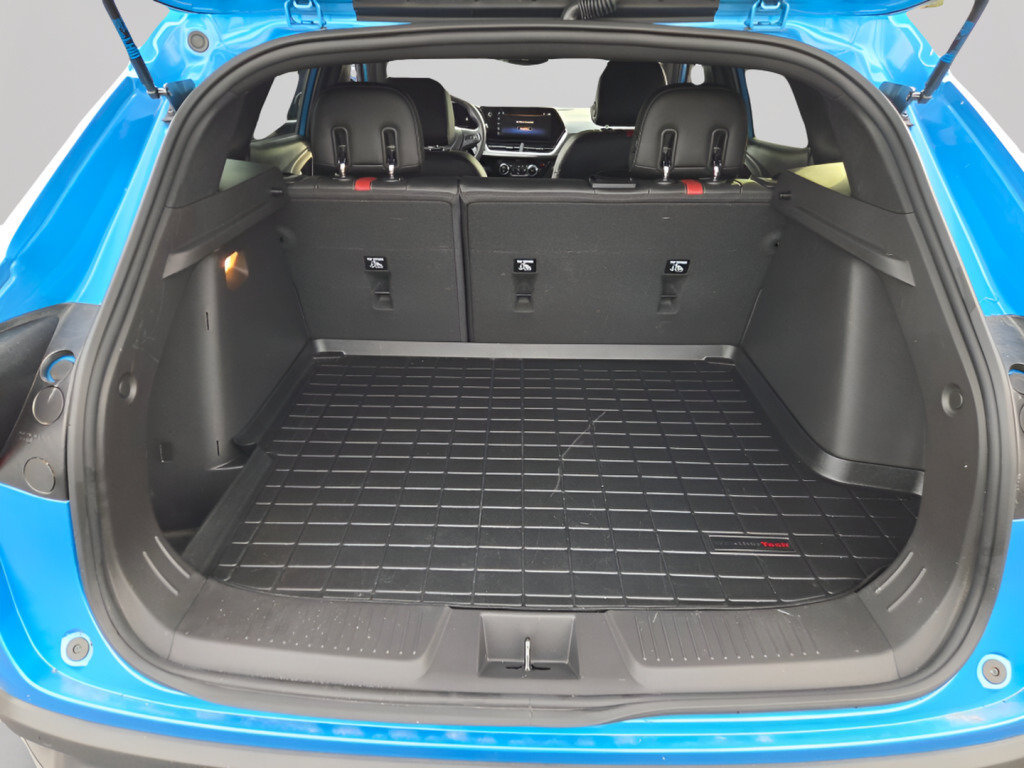 Used 2025 Chevrolet Trax RS w/ Sunroof Package FWD image 20