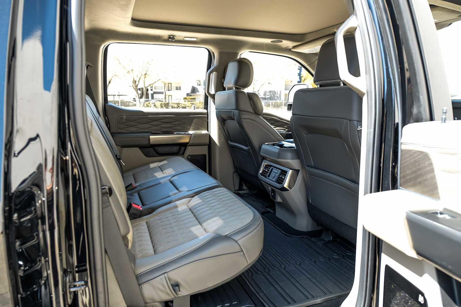 Used 2025 Ford F450 Platinum w/ Platinum Plus Package image 38