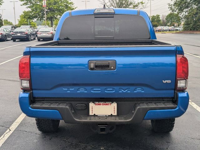 Used 2018 Toyota Tacoma TRD Sport AWD/4WD image 6