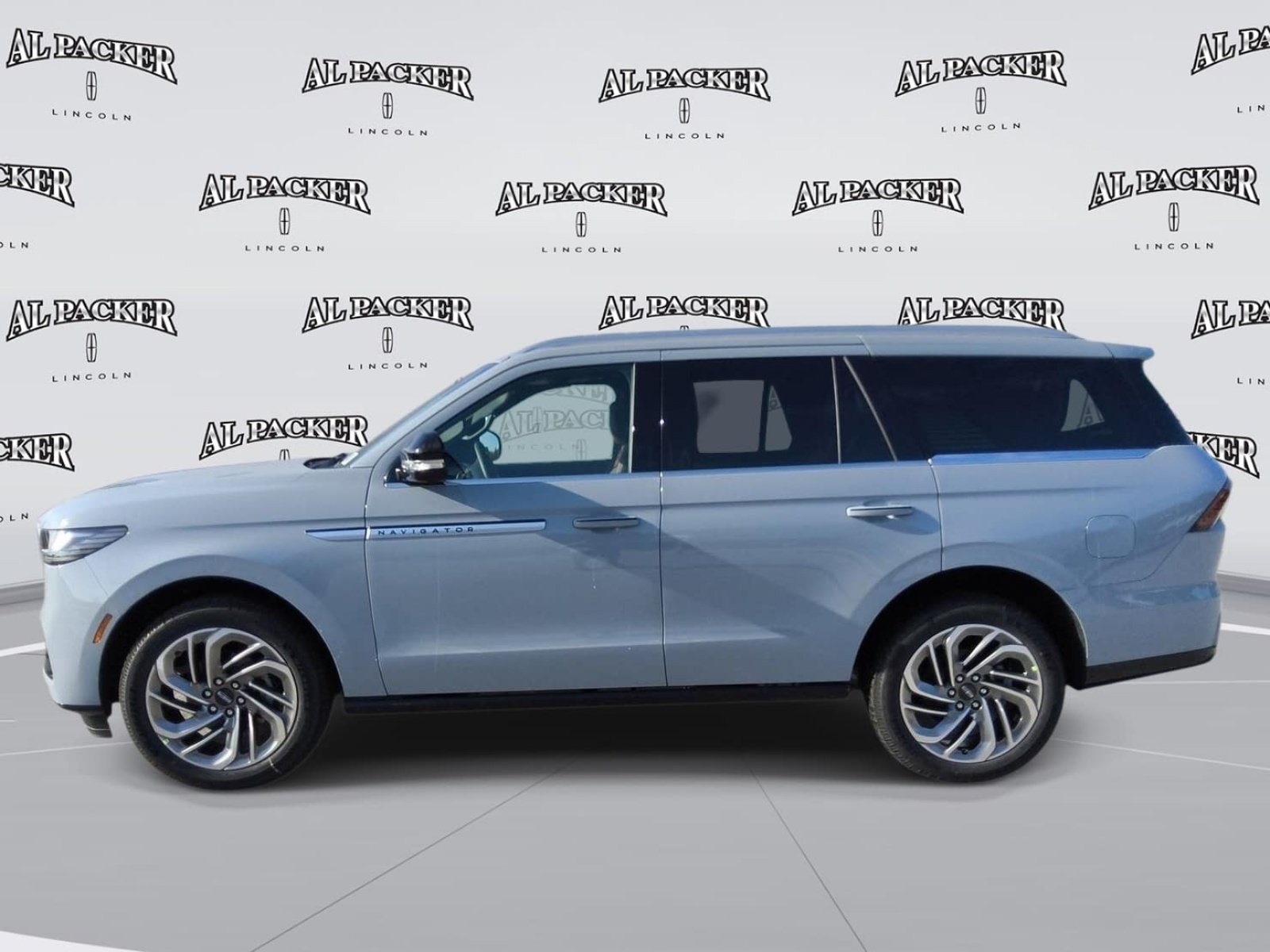 New 2027 Lincoln Navigator Reserve AWD/4WD image 2