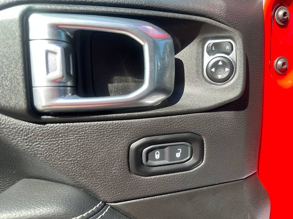 Used 2022 Jeep Wrangler Unlimited Sahara AWD/4WD image 11