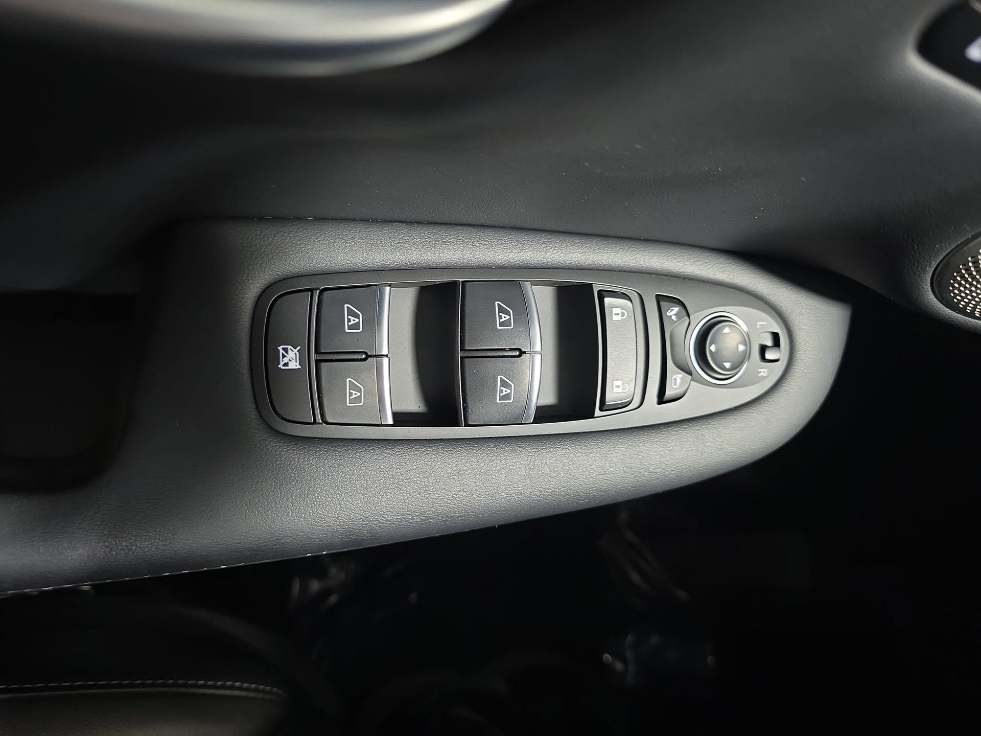 Certified 2025 INFINITI QX50 Luxe w/ Accent Package image 27