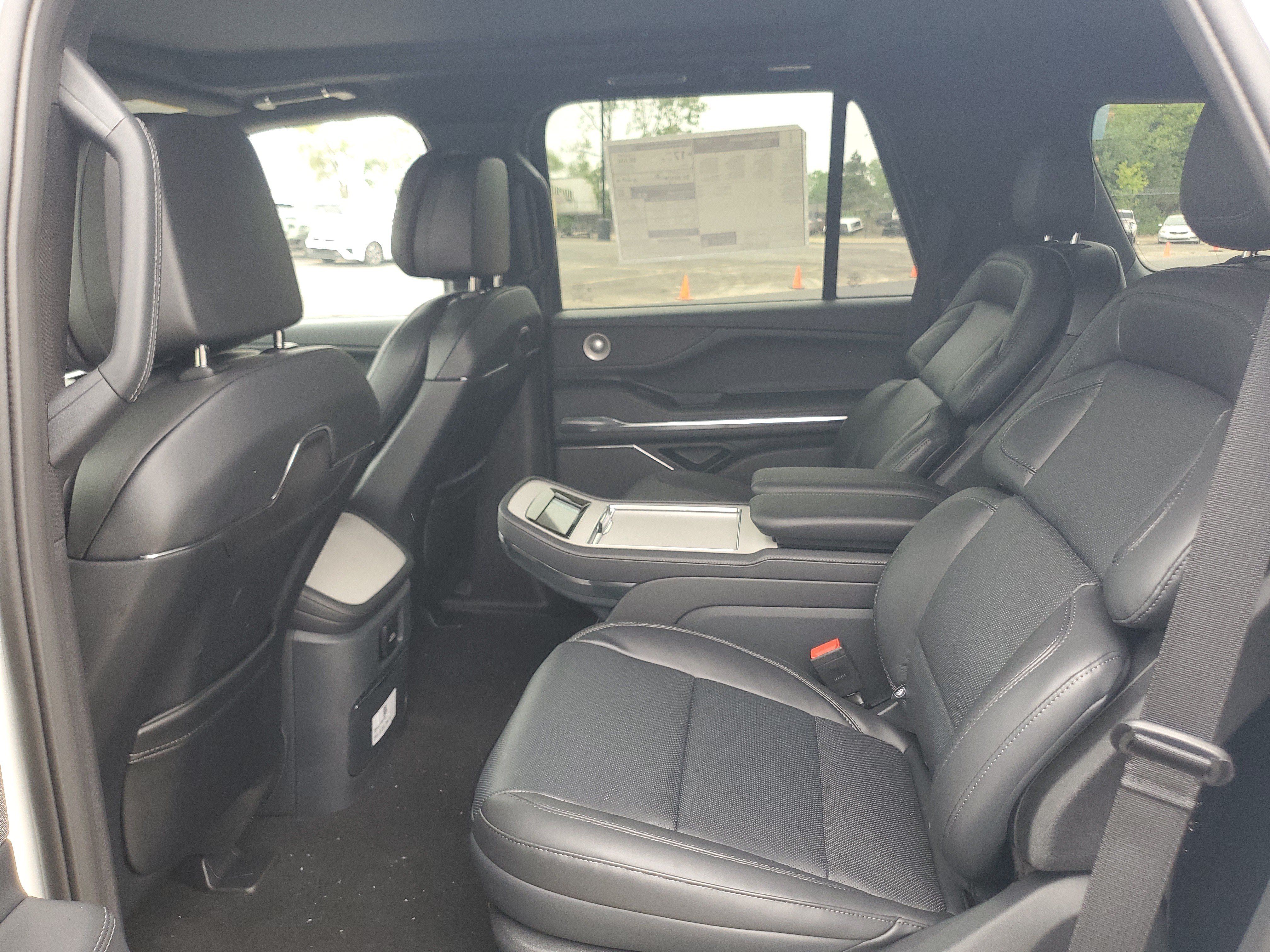 New 2026 Lincoln Navigator Reserve w/ Jet Appearance Package AWD/4WD image 27