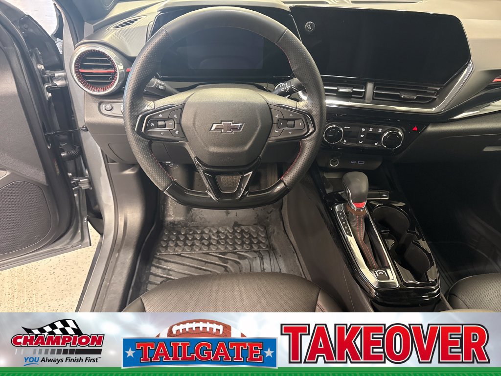 Used 2025 Chevrolet Trax RS w/ Sunroof Package FWD image 17