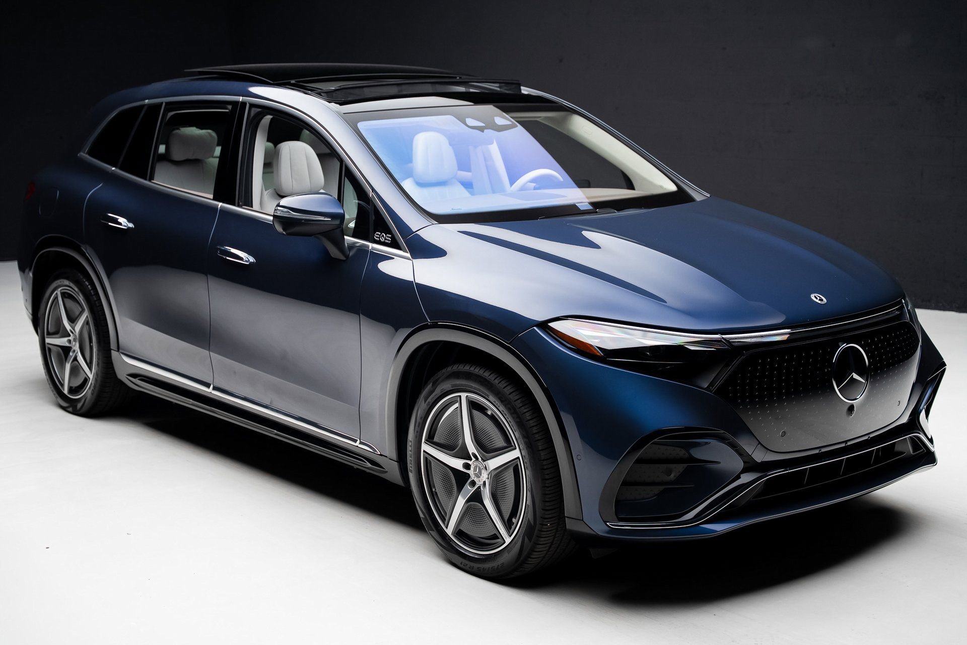 Used 2023 Mercedes-Benz EQS 450+ 4MATIC SUV w/ AMG Line Exterior Package image 40