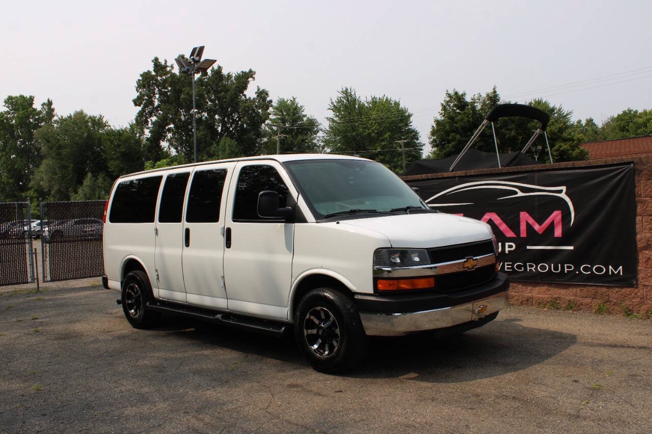 Used 2015 Chevrolet Express 2500 LT w/ LT Preferred Equipment Group RWD image 4