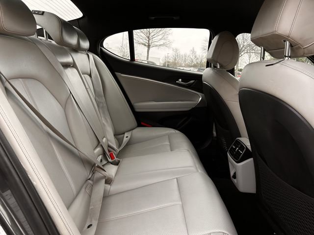 Used 2022 Genesis G70 2.0T image 27