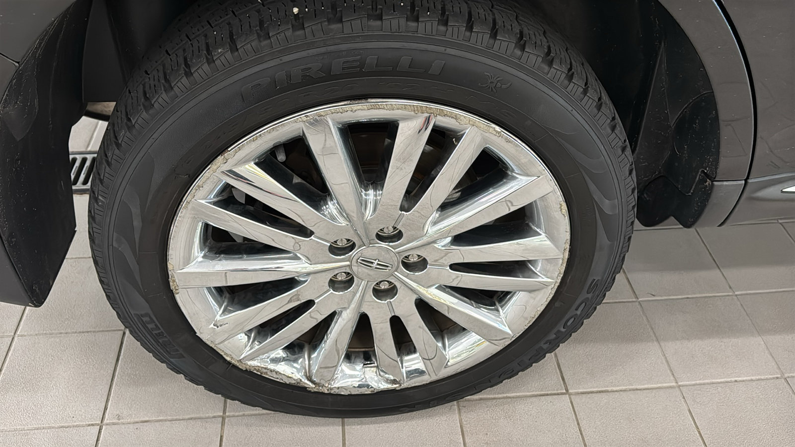 Used 2015 Lincoln MKX AWD w/ Equipment Group 102A image 30