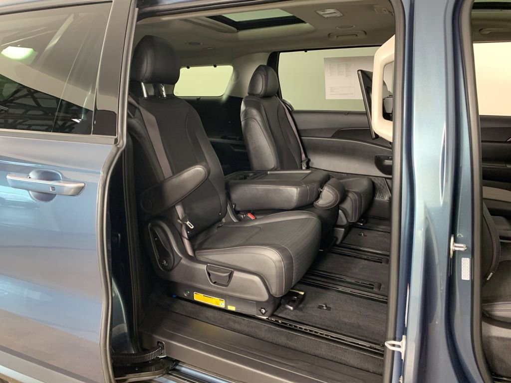 Used 2025 Kia Carnival SX Prestige image 43