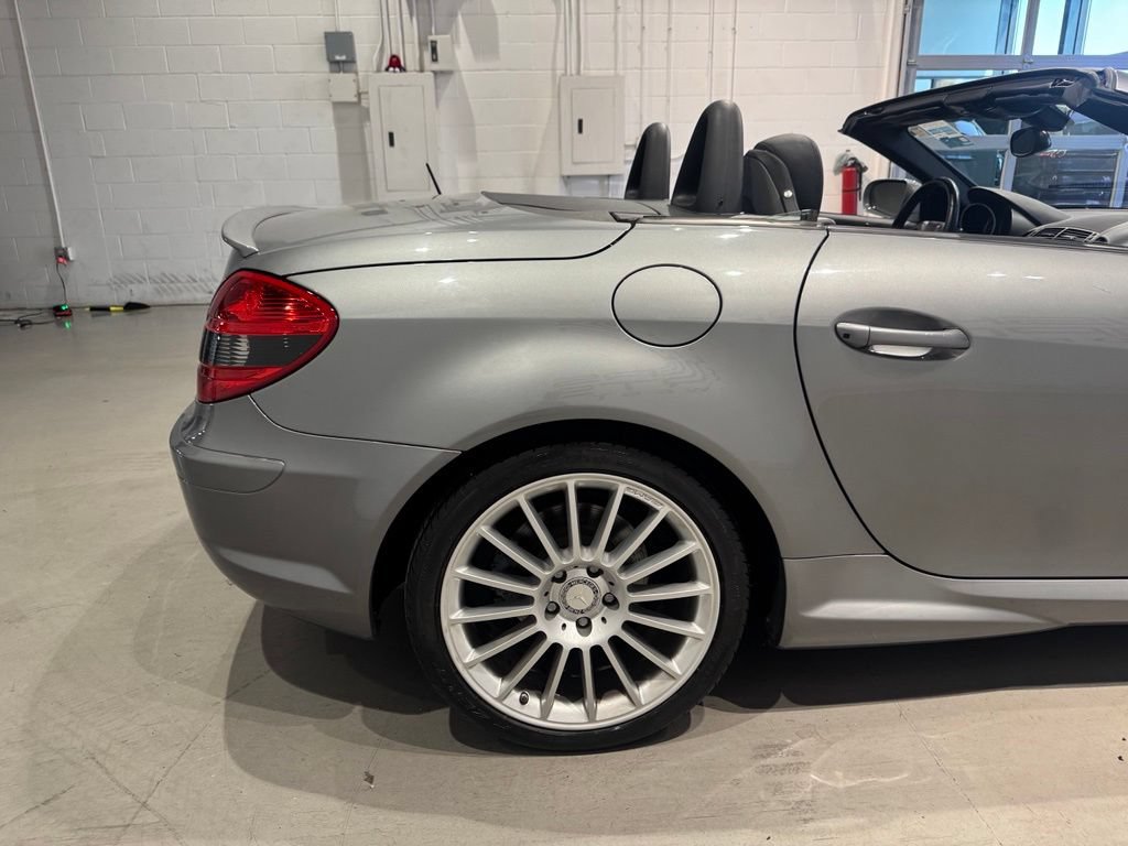 Used 2010 Mercedes-Benz SLK 300 image 8