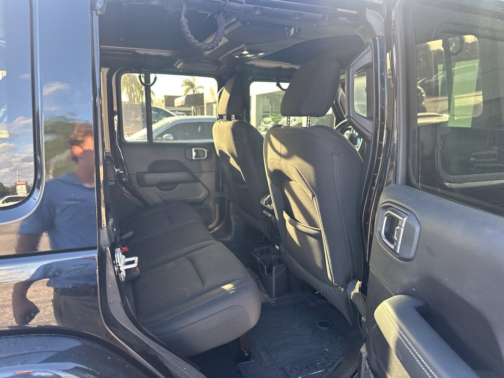 Used 2023 Jeep Wrangler Unlimited Sahara AWD/4WD image 25